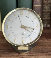 Ancien petit réveil de voyage