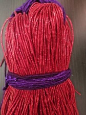 Fil à broder frisé rouge