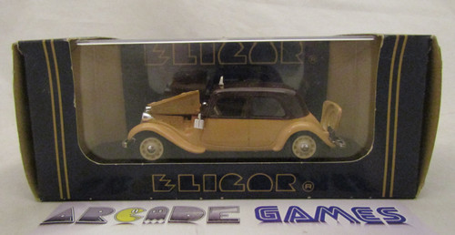 Voiture citroen traction - 1/43,