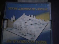 Jeu d'échec en verre. Glass Chess Set:   Board Game Clear & Frosted Glass