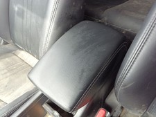 DH4C64450A02 ACCOUDOIR CENTRAL