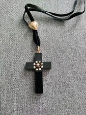 Croix En Onyx Et Metal - Fleur En Perles Fines - Coeur Métal Doré -19e Siecle