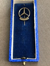 Automobilia : insigne en