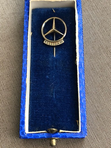 Automobilia insigne en - automobilia, :