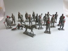 FIGURINES lot 18 petits