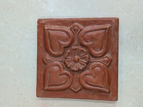 Carreau relief terre cuite - terre,