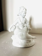 Statuette figurine en biscuit