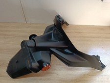 UNE BAVETTE ARRIERE ORIGINE