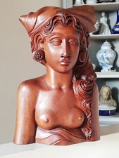 Buste de femme  Balinaise