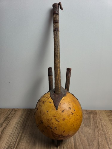 Harpe luth africain calebasse