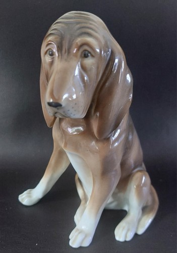 Chien porcelaine marqué - chien, en