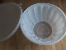 Tupperware  MOULE A CHARLOTTE