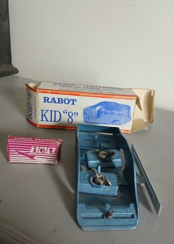 Ancien petit rabot - , métallique