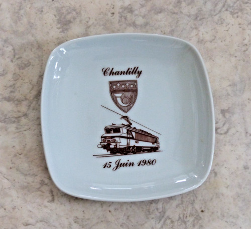 Cendrier chantilly juin - ,