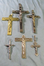 5 Crucifix anciens Croix
