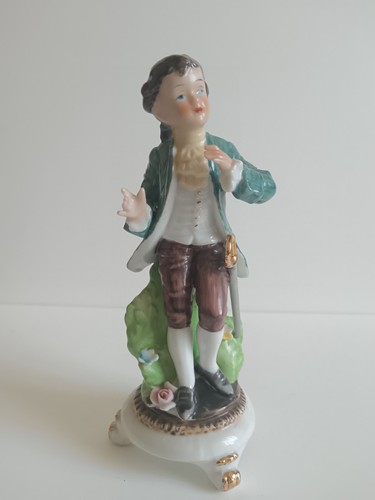 Personnage figurine en - /,