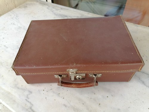 Petite valise carton 1930