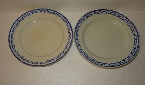 Lot deux assiettes - deux,