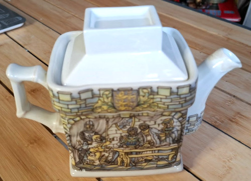 Théière ancienne porcelaine