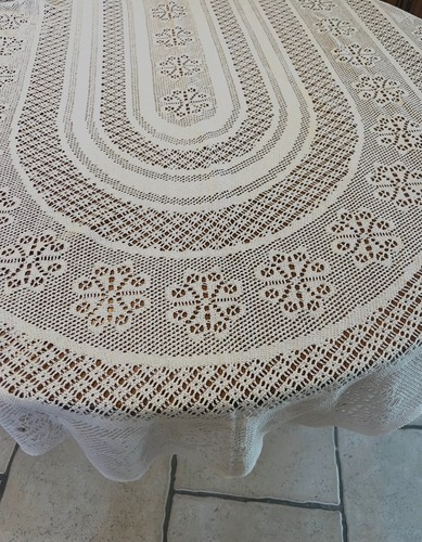 Nappe ancienne ovale dentelle
