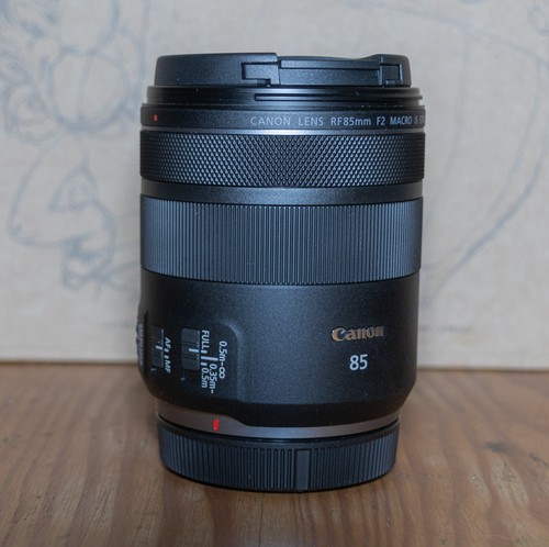 Canon 85mm macro is stm - rf, f/2