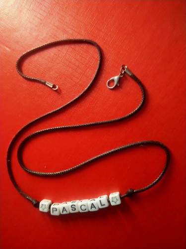 Collier prénom simili - simili, cuir