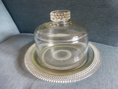 Ancienne cloche fromage sur - a,