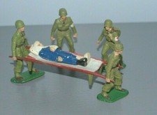 Lot of 4 STARLUX Red Cross Soldiers 1 Stretcher and Wounded