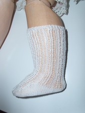 Poupée ancienne : chaussettes  artisanales en fil blanc  Taille 12