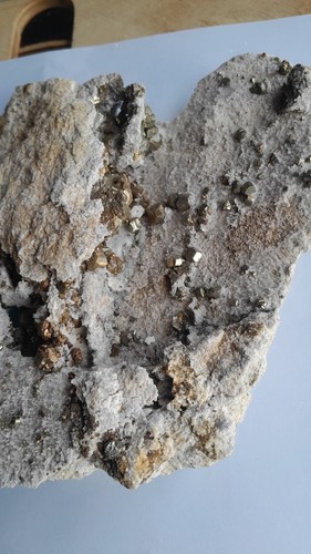 Pyrite sur quartz - pyrite, fréjus