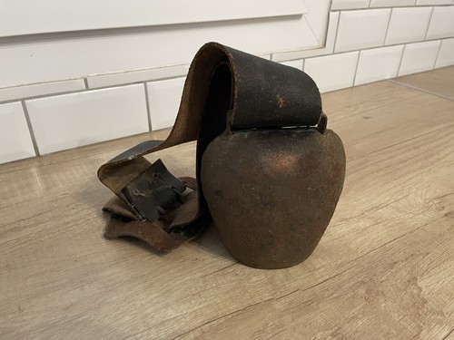 Cloche ancienne avec attache - ancienne,