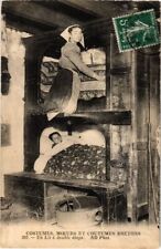 Old postcard a double floor bed - Breton morals and costumes - folklore (1033464)