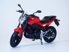Moto HONDA NC750S rouge 1/18