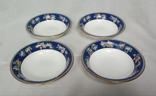 Wedgwood blue siam - siam, À