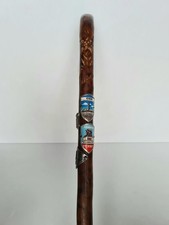 Canne de marche Alpine en bois Edelweiss gravée 5 insignes Verdun, Reims ...