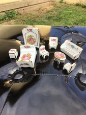 Porcelaine de limoges :Petit ensemble de chambre et salon miniature décor fleuri