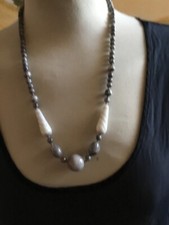 Collier perles en pierre semi précieuse Labradorite blanc/gris enTBE.