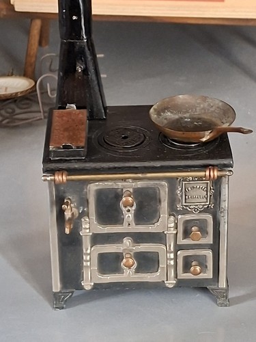 Cuisinière miniature fonte
