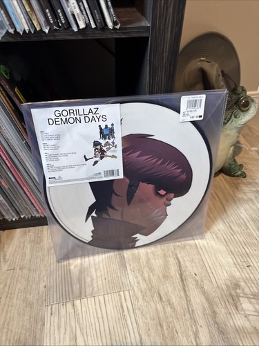 Demon days gorillaz - days, •