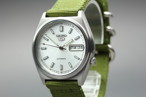 Presque comme neuve montre - neuve],