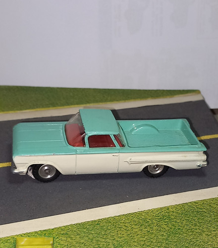 Dinky toys chevrolet camino - dinky,