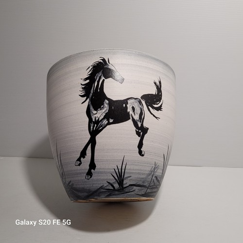 Grand cache pot - cache, paul