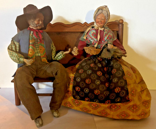 Couple vieux sur banc santon - couple,