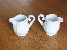 + 2 petits pots à lait