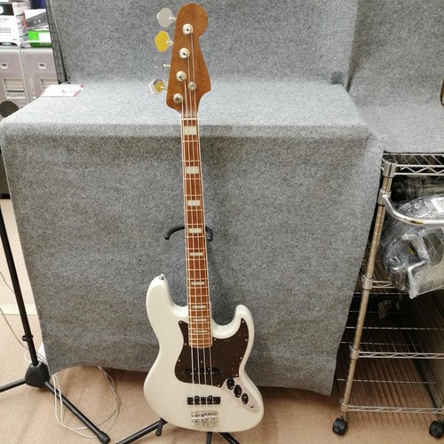 Guitare basse électrique