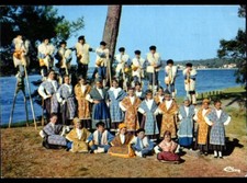 BISCARROSSE (40) GROUP of CHILDREN HUNTING in the LAC in 1977