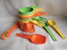 Multi colored  Tupperware  Measuring Cups & Spoons Complete  14 pc. set