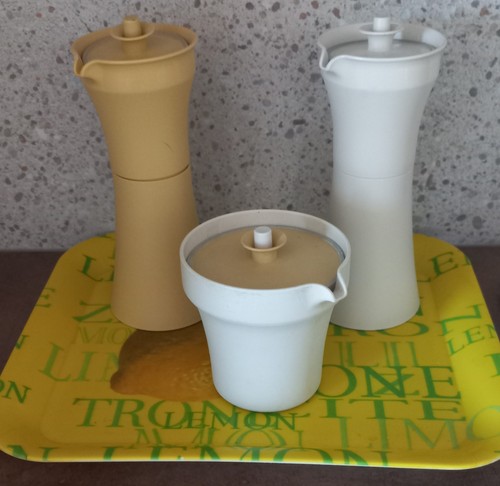 Tupperware plateau - tupperware,