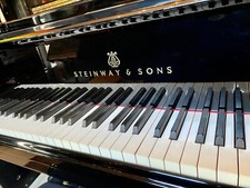 Steinway & Sons B-211 - Piano