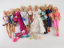 Lot de 9 Poupées Barbie Mattel Années 80/90 avec Tenues et Accessoires Vintage